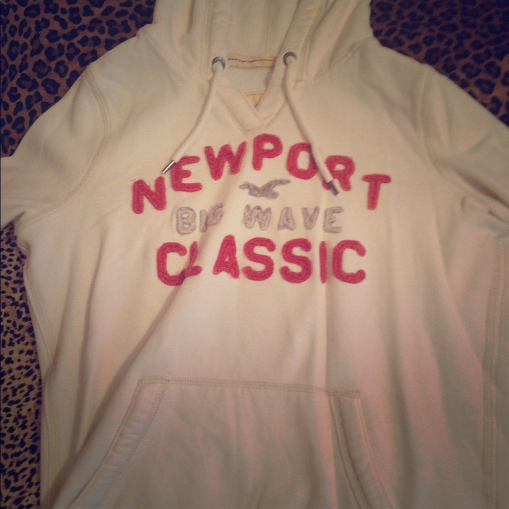 Hollister hoodie, only wore once!